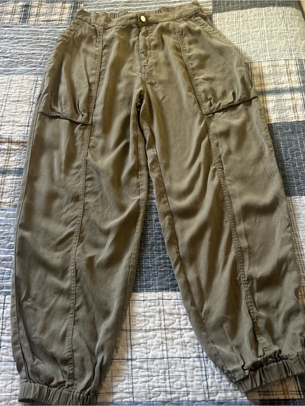 High Waisted Relaxed Olive Cargo Pants for Women - Utility Style Size L